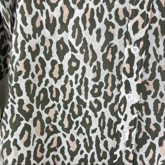 Equipment femme cheetah button down top. Small - Picture 3 of 6